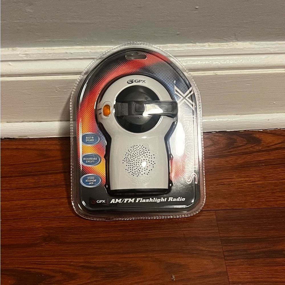 GPX White Portable AM/FM Flashlight Radio Speaker